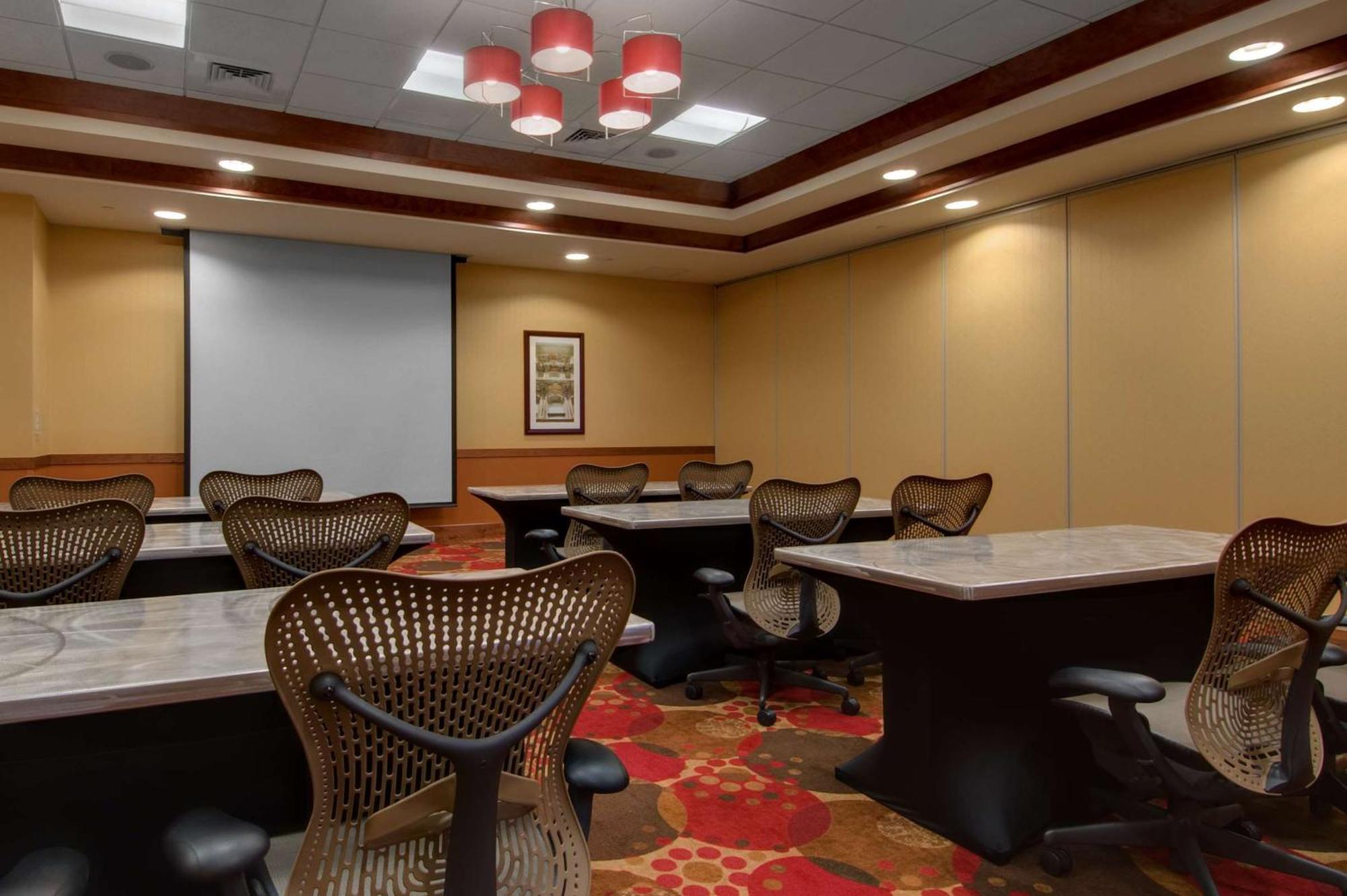 Hilton Garden Inn Milwaukee Airport Negocio foto